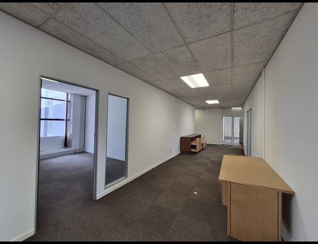 419M² OFFICE TO LET IN CRAIGHALL